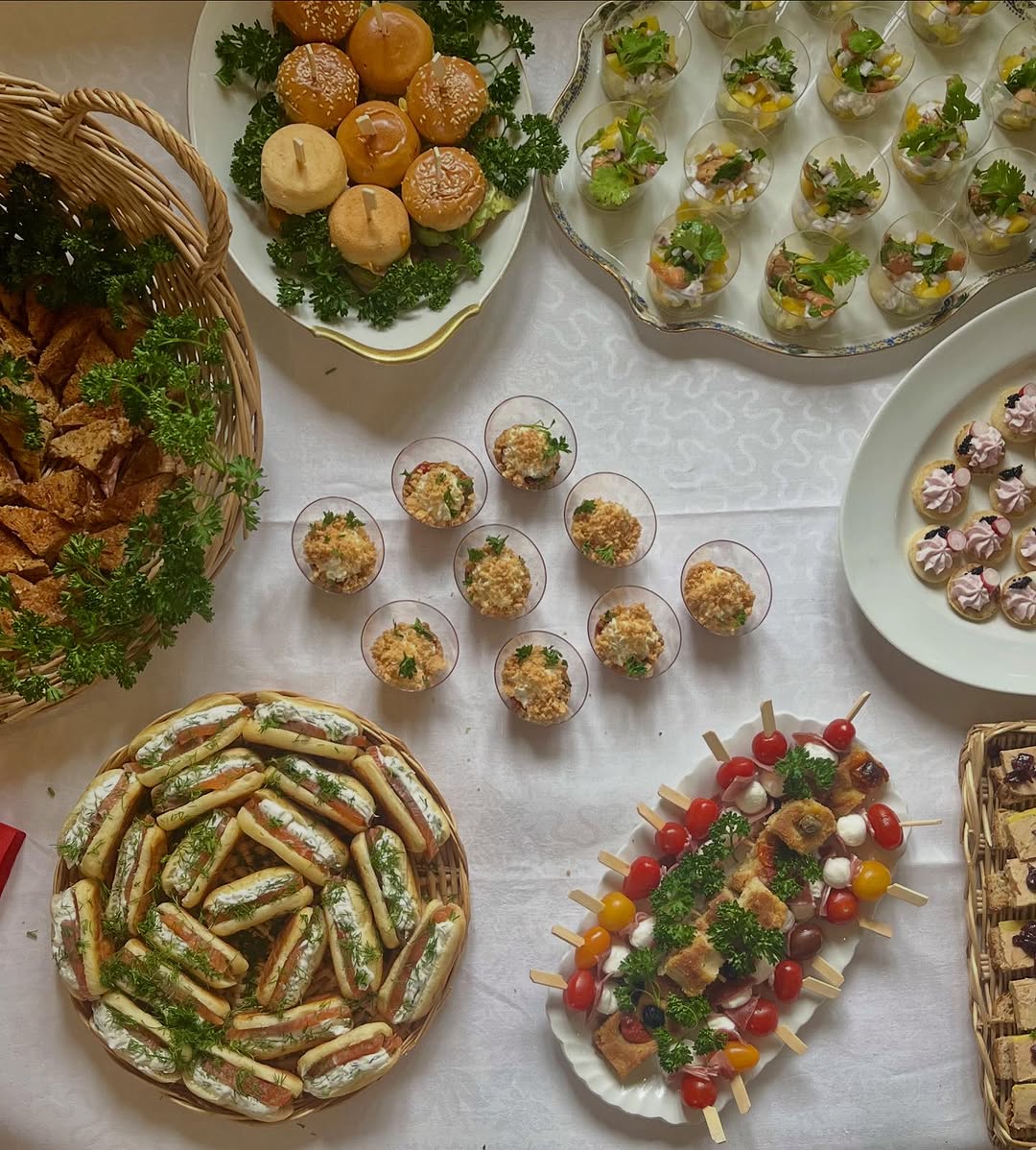 Buffet paroissial — verrines, brochettes et petits fours